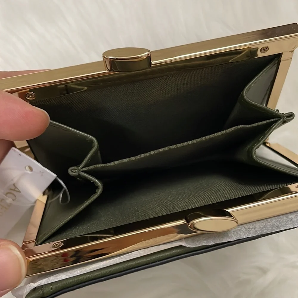 Accessorize London
Women's Faux Leather Clip
Frame Bella Wallet - olive | NWT - Picture 10 of 15